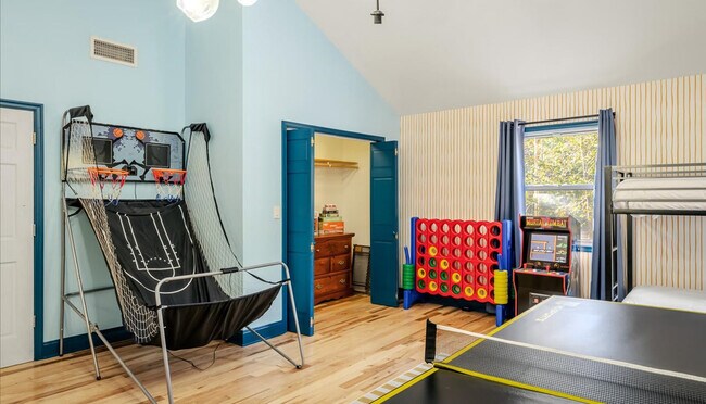 Building Photo - 223 Paxinos Dr