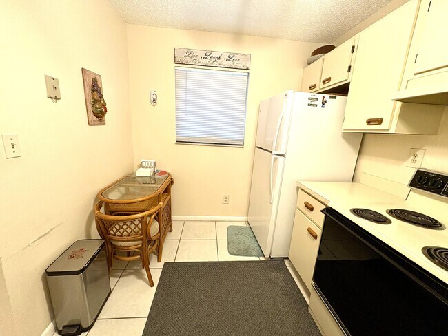 Building Photo - 9485 Boca Cove Cir