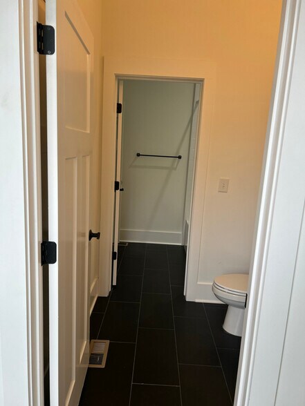 Building Photo - 924 Caruthers Ave