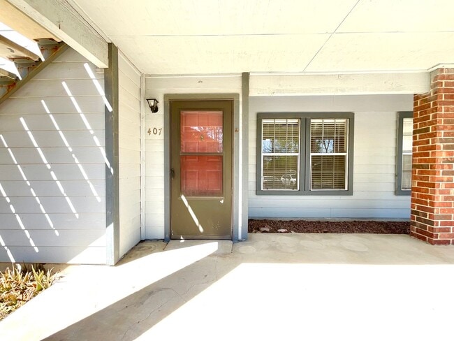 Building Photo - Move-In Ready 2BD/2BA with Fireplace, In-Unit Laundry & Community Pool!