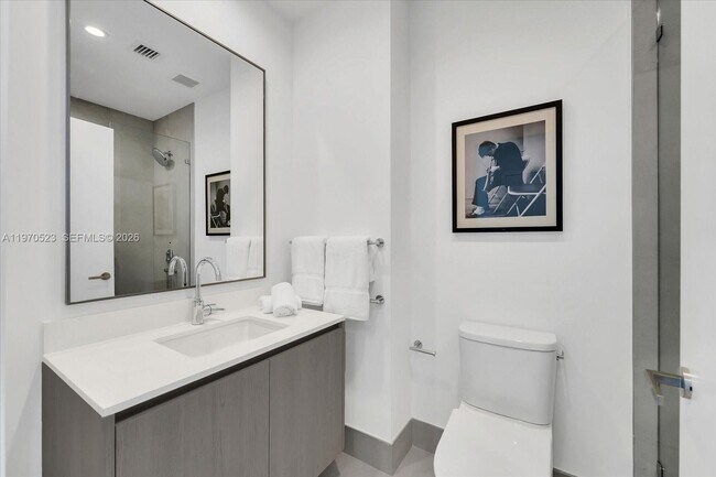 Building Photo - 9201 E Bay Harbor Dr