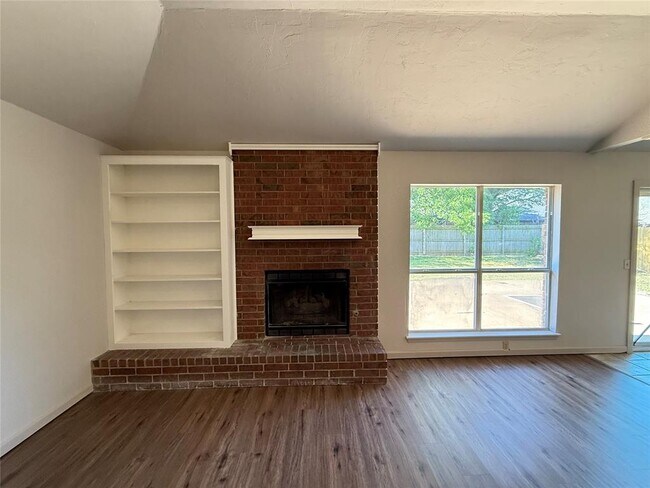 Building Photo - 528 NW 172nd Pl