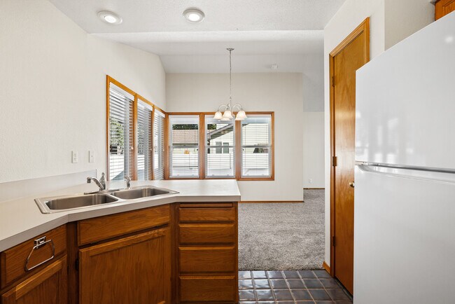Building Photo - 5415 N Noble Fir Ave