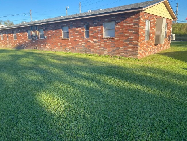 Building Photo - 2 Bedroom 1 Bath Duplex in Lakeland for RENT!