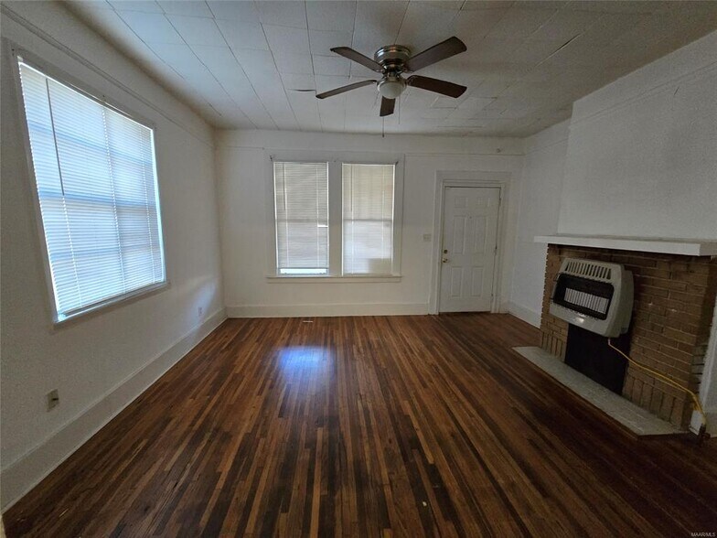 Building Photo - 2300 Plum St