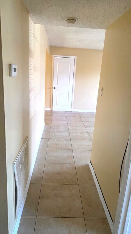 Building Photo - 38 S Ortman Dr