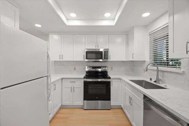 Building Photo - 1446 Chateau Common