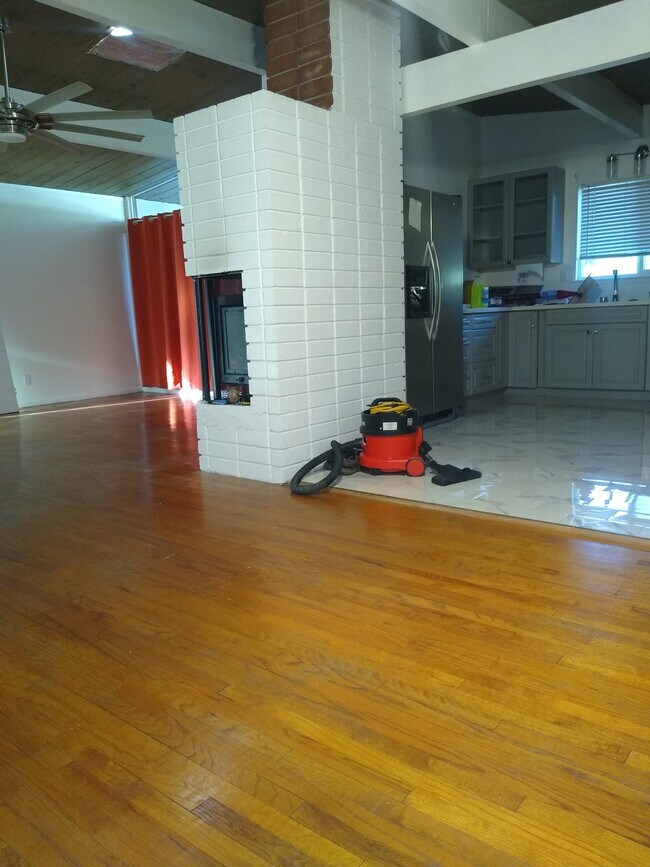 Living room/dining room - 3105 Bristol Ave