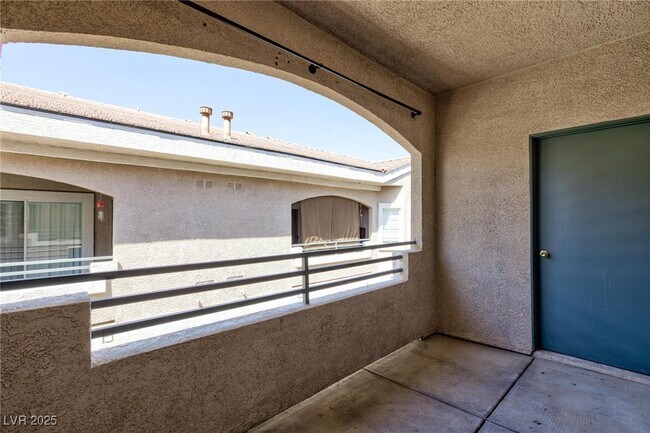 Building Photo - 9330 W Maule Ave