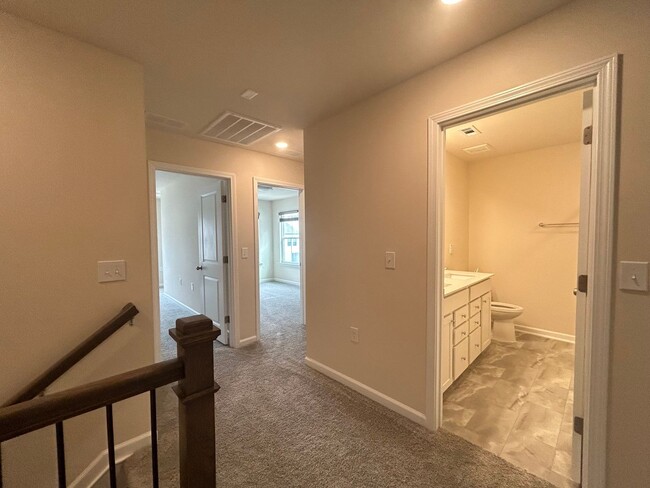 Building Photo - Stunning end-unit newly built 3 bedroom 2....