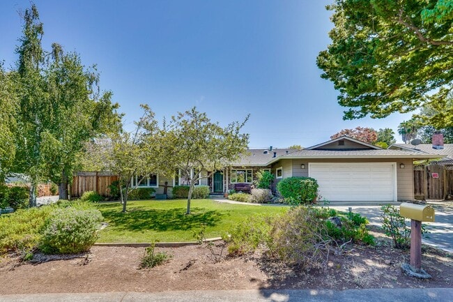 Primary Photo - Excellent 3 Bedroom 2 Bath In A Great Neig...