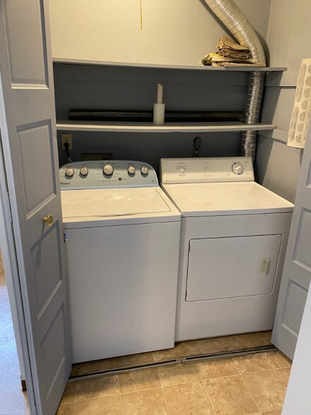 Building Photo - 136 W Pacemont Rd