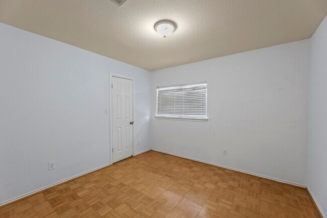 Primary Photo - 982 E Olympic Dr