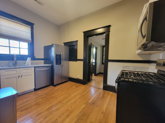 Building Photo - 10ft Ceilings - Chandeliers - Linen Gold S...