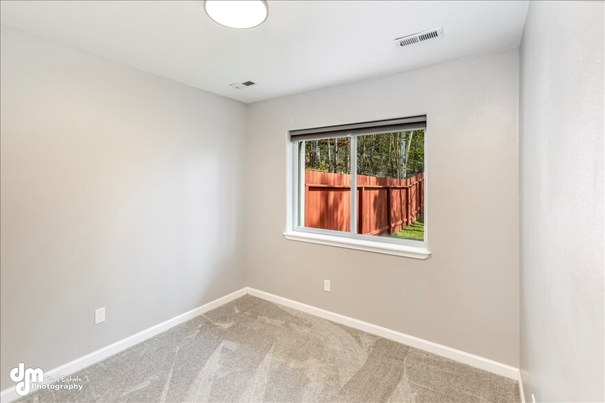 Building Photo - 8973 Northwood Park Cir