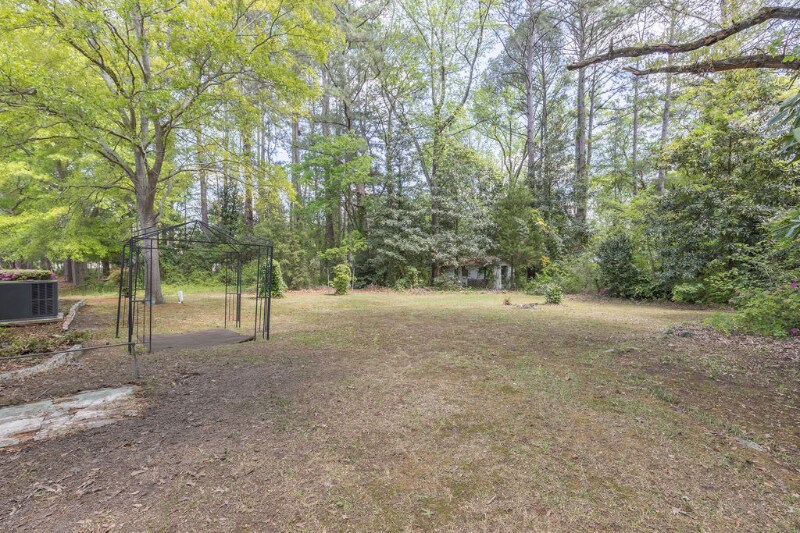 Building Photo - 925 Fleetwood Dr