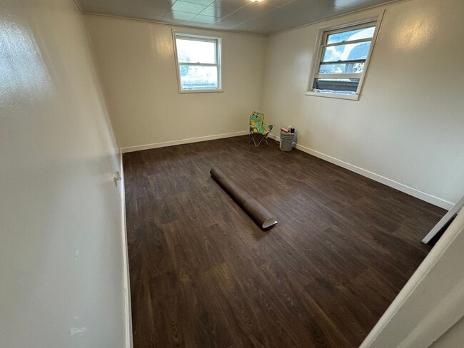 Building Photo - 1300 5th Ave N