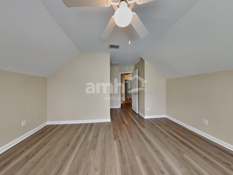 Building Photo - 3907 Gisbourne Dr
