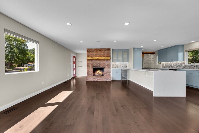 Building Photo - $3,600, 4-Bed, 3-Bath Updated Home in Mani...