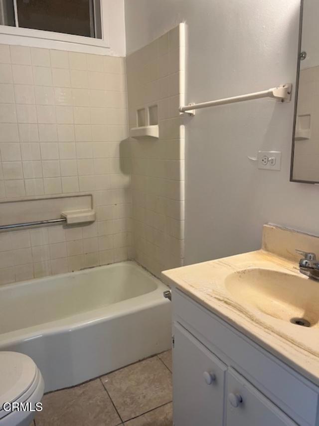 Building Photo - 544 Saratoga St