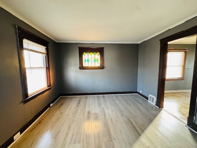 Building Photo - 2816 E 125th St