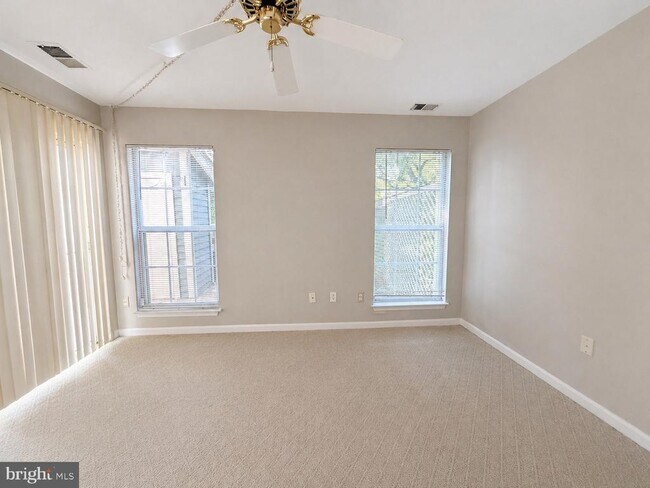 Building Photo - 982 Yachtsman Way