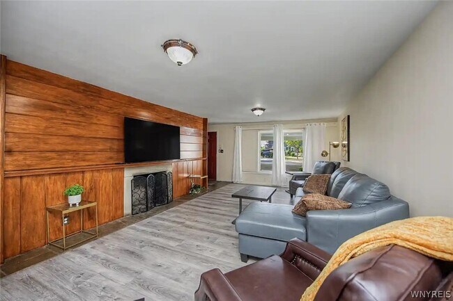 Building Photo - 9326 Rivershore Dr