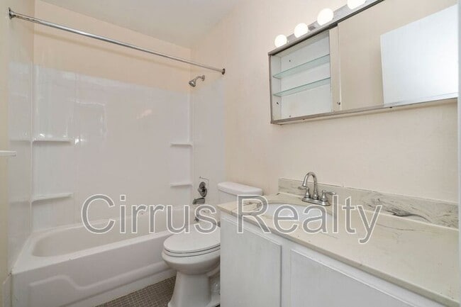 Building Photo - 9 Towne Square Dr