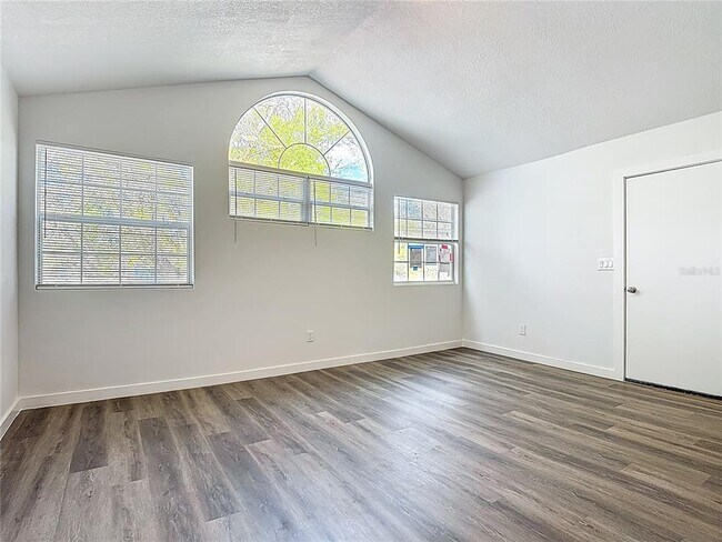 Building Photo - 2717 N Poinciana Blvd