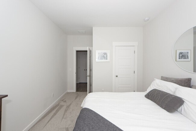 Building Photo - 3 Bedroom 2.5 Bath Single Family Home in Mixson