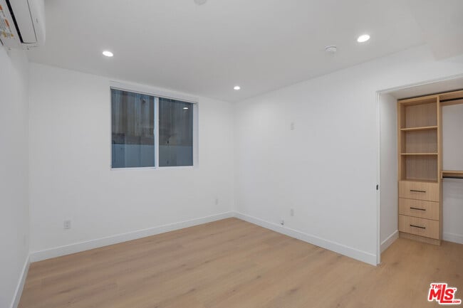 Building Photo - 1332 Mohawk St