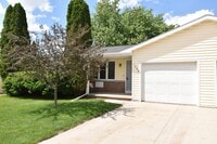 Building Photo - Charming Home with Garage and Yard! PETS WELCOME
