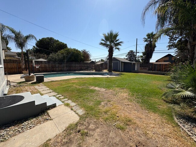 Building Photo - Beautiful 2 Story home Available coming soon!, pet friendly!