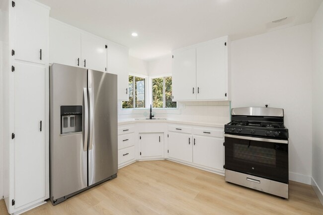 Building Photo - 15301 Eastwood Ave - Standalone Home with Private Patio!