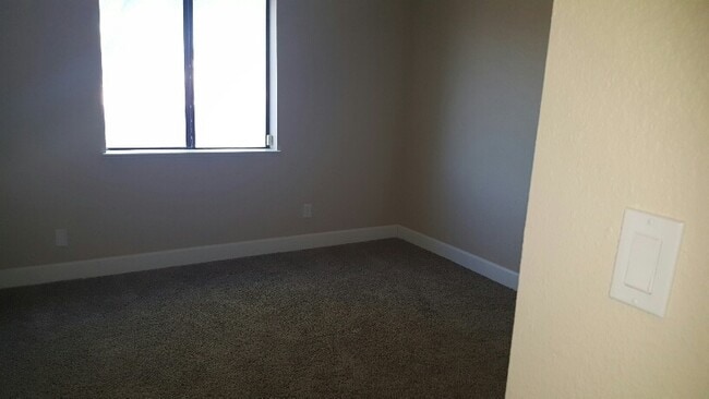Building Photo - UNFURNISHED SINGLE FAMILY HOME