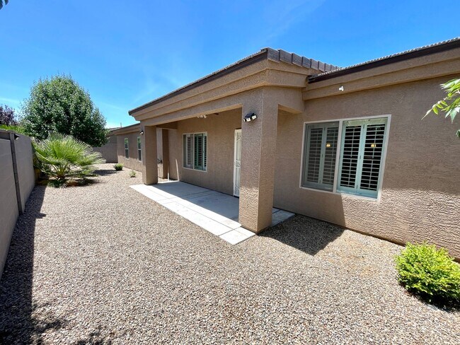 Building Photo - Beautiful 3 Bedroom Home in Central Kingman!