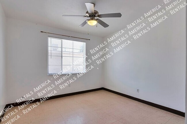 Building Photo - 219 W 28th St