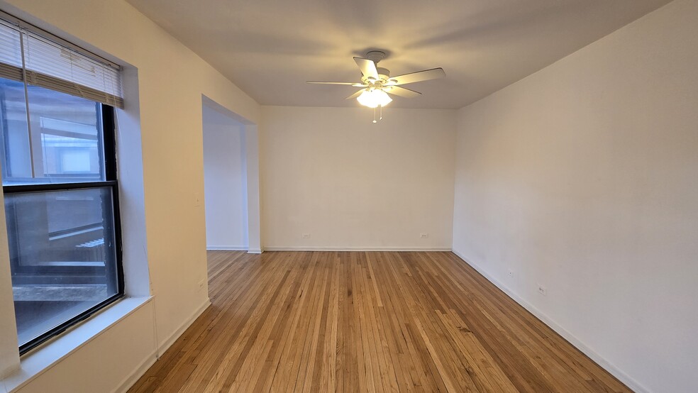 Building Photo - 7726 N Marshfield Ave