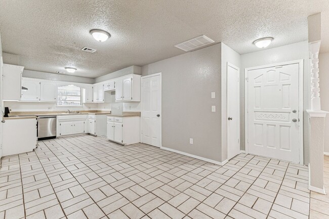 Building Photo - Beautiful brick 3 bedroom, 2 bath, 2 car g...