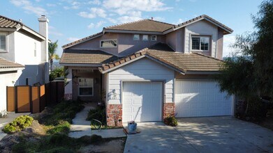 Building Photo - Beautiful 4 bed, 3 bath, 2,726 sqft House ...