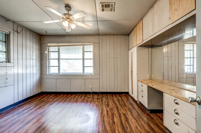 Building Photo - Available for Lease!! Live in a unique piece of Stillwater history!