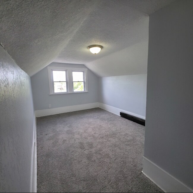 Building Photo - 3625 E 153rd St