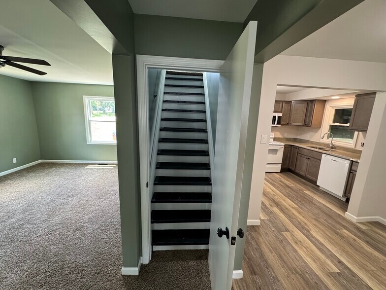 Building Photo - 1027 Morgan Ross Rd