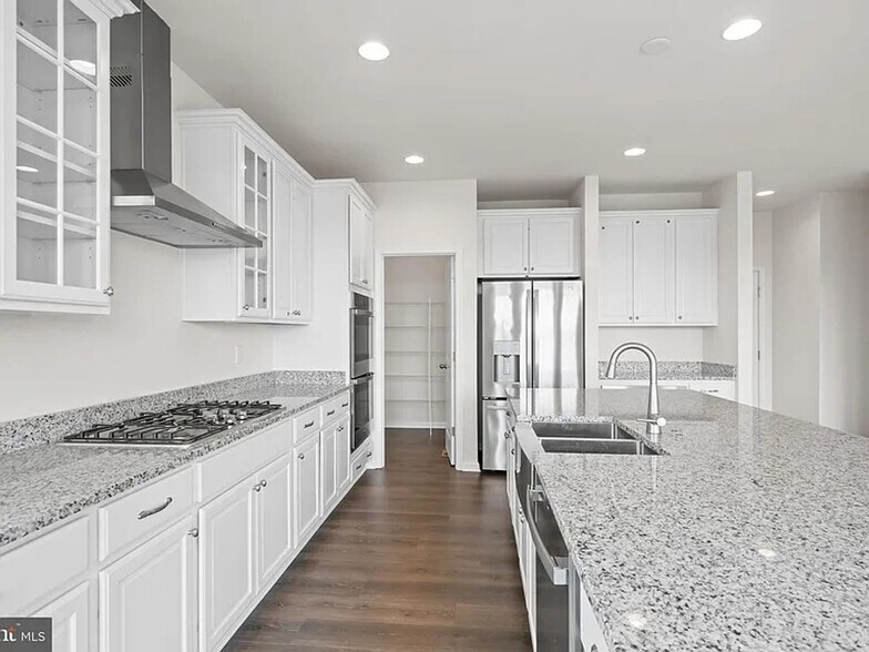 Building Photo - 635 Corbit Dr