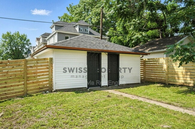Building Photo - 887 E Livingston Ave
