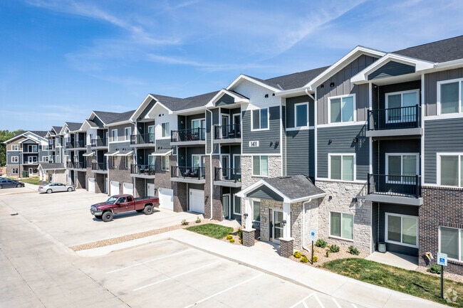 Building Photo - The 8801 CLO