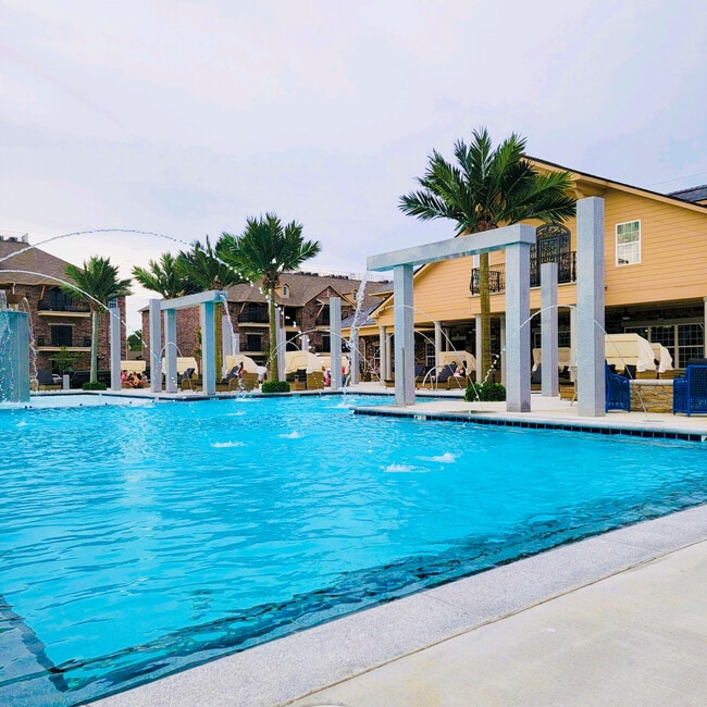 Resort Pool - Fountaine Bleau Central Landing