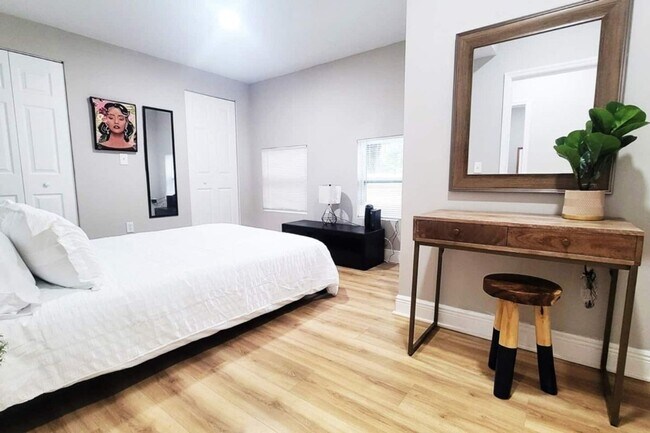 Building Photo - Glamorous Ybor Home • near Downtown