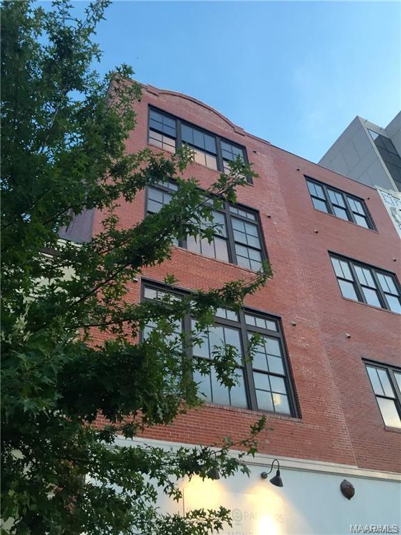 Building Photo - 28 Monroe St