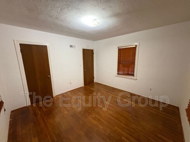 Building Photo - 1801 Riverside St